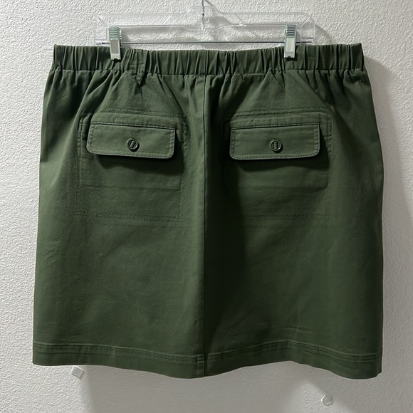 SKORT COLOR GREEN SIZE 38” OFF BRAND NWOT - Picture 2 of 6